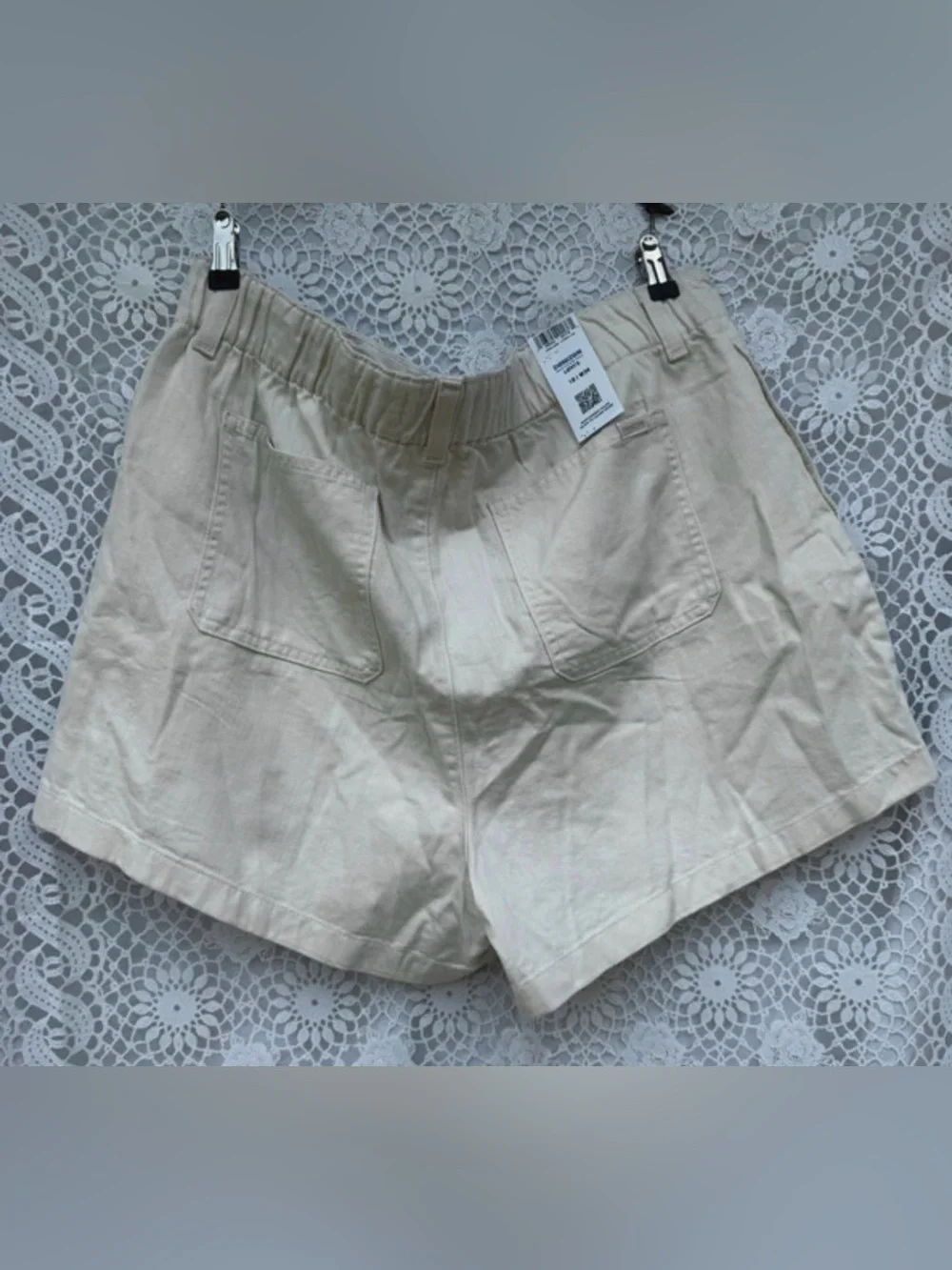 Denizen from Levi's loose a-line cream shorts Size 18 women